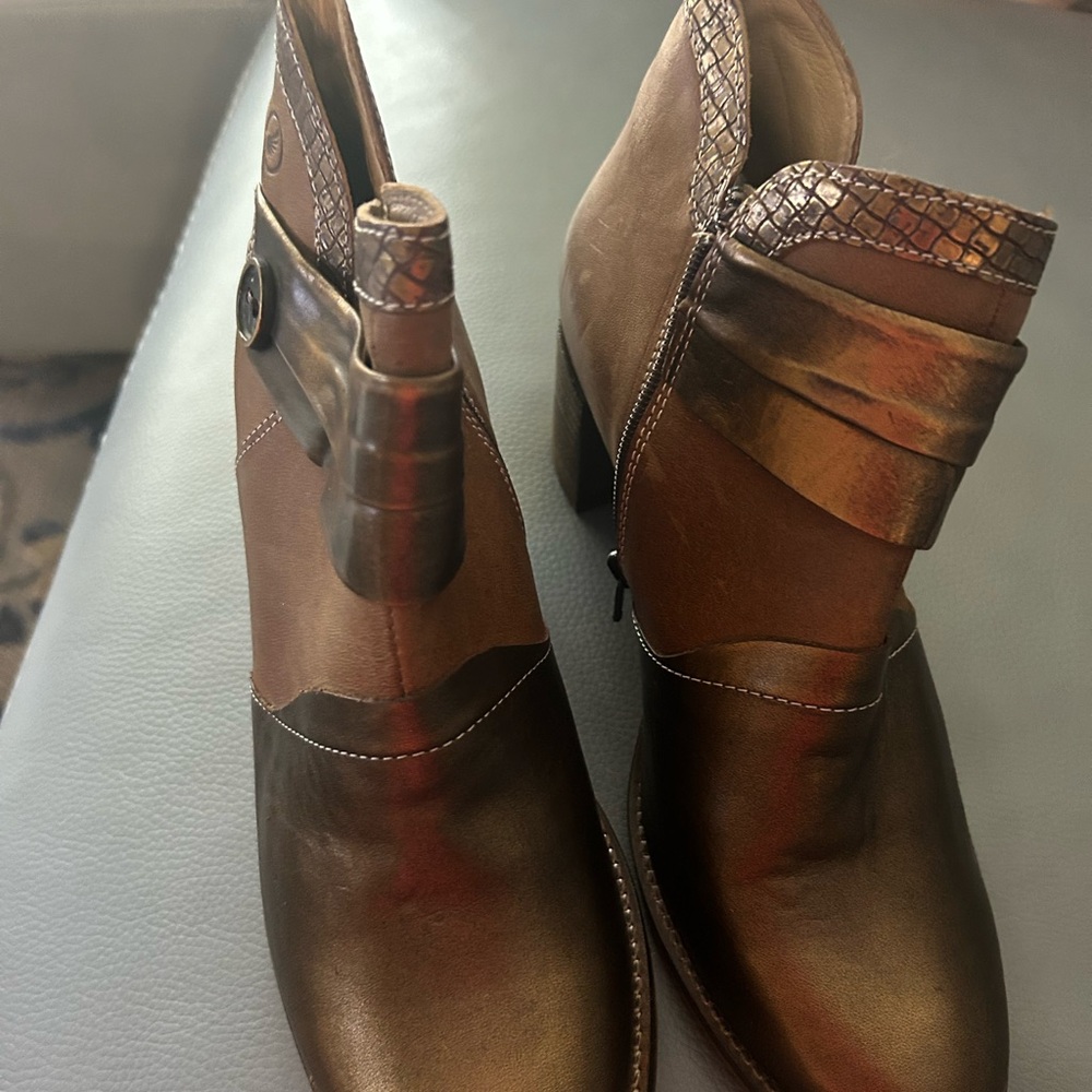 Casta Elegant two tone Brown Ankle buckle Boots 40/9 NEW